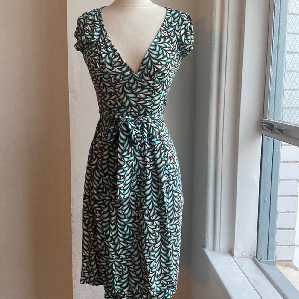 Diane Von Furstenberg Wrap Dress size 6